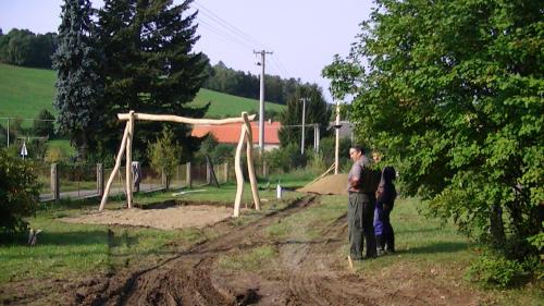 Stavba dětského hříště v areálu MŠ Hrabišín